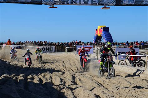 Vue aérienne du parcours de l'Enduropale sur la plage