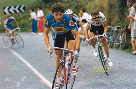 Photo de Bruno Cornillet jeune, souriant, peut-être avec un vélo ou un avion miniature.