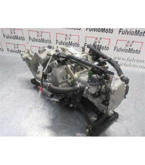 Schéma technique du moteur Piaggio MP3 300 avec ses composants clés.