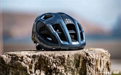 Photo du casque Rockrider Race XC, mettant en évidence ses aérations et son design
