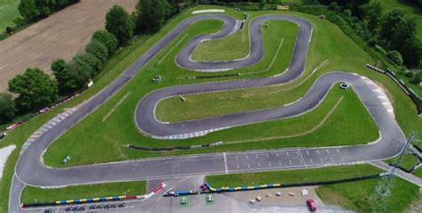 Vue aérienne de la piste de karting de Mortain, lieu de la compétition