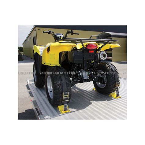 Schéma des différents accessoires pour le chargement d'un quad sur remorque (bloque-roue, sangles, élingues de guidon, rampes)