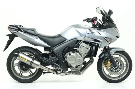 Photo de la Honda CBF 600 N (naked) et de la Honda CBF 600 S (carénée) millésime 2008.