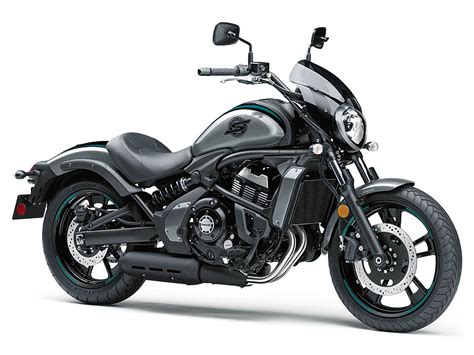 Kawasaki Vulcan S dans une des trois couleurs disponibles : Noir Flat Ebony, Blanc Pearl Crystal ou Violet Metallic Royal