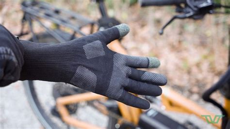 Schéma des différentes couches composant les gants Van Rysel Mid-Season 900