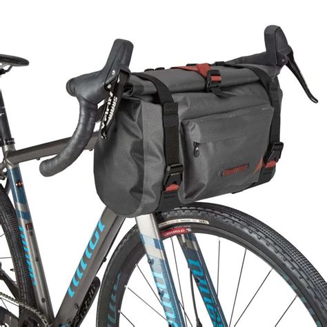 Galerie de photos présentant divers exemples de sacs à vélo personnalisés : sacoches de cadre, sacs de guidon, sacoches de selle, avec différents logos et designs.