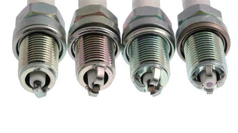 Comparaison visuelle des électrodes de bougies en cuivre, platine et iridium