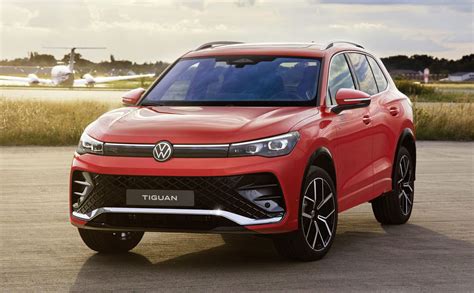 Vue extérieure d'un Tiguan en finition R-Line, soulignant les éléments de design sportif.