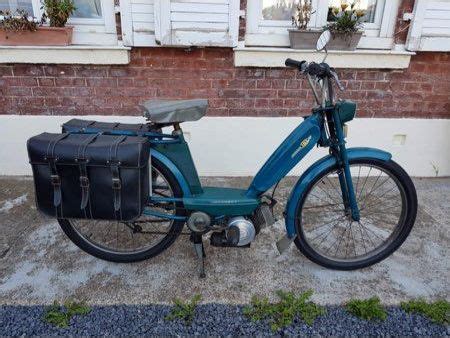 Cyclomoteur Peugeot 101 de profil