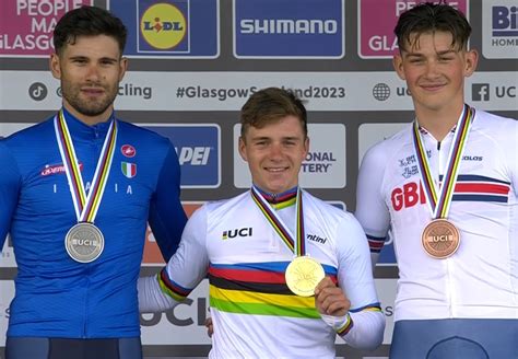 Photographie de Steffi Laier sur le podium du Championnat d'Europe Féminin IMBA