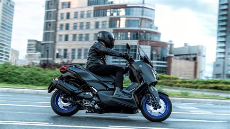 Comparaison visuelle des différentes générations de Yamaha XMAX