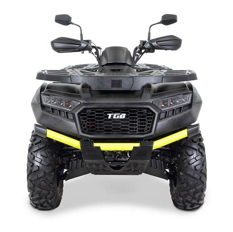Illustration d'un quad TGB Blade en extérieur, sur un chemin de terre.