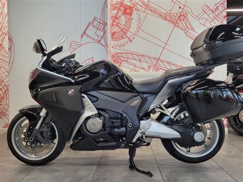 Vue latérale de la Honda VFR 1200 F