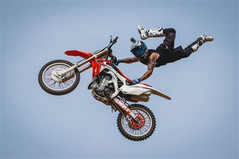 Infographie présentant les figures clés du Freestyle Motocross