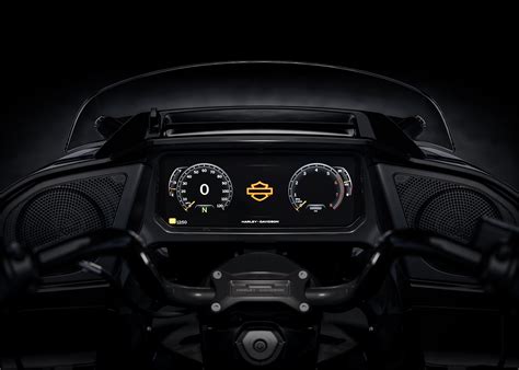Gros plan sur l'écran tactile du système audio BOOM! Box de la Harley-Davidson Street Glide