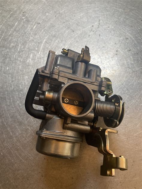 Illustration d'un carburateur de quad avec les différentes pièces