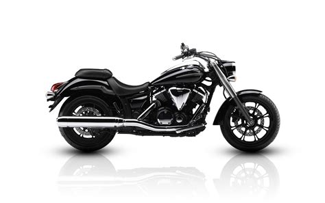 Photo de la Yamaha XVS 1300 Midnight Star dans sa configuration d'origine, mettant en avant son design classique et ses éléments chromés.