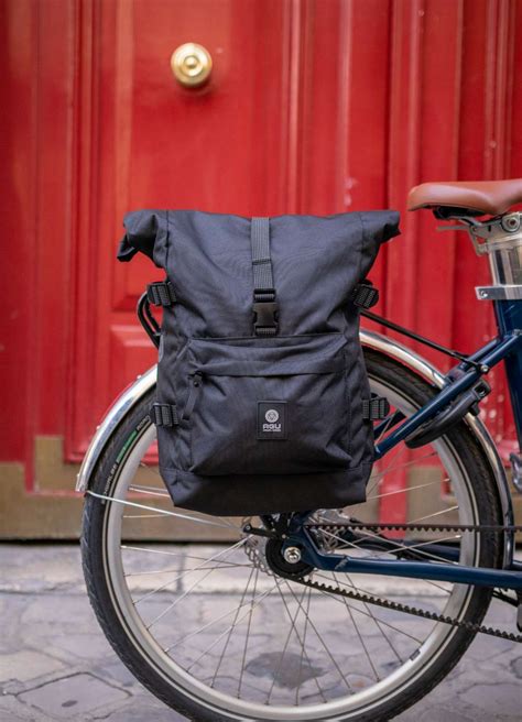 Sacoche urbaine moderne et fonctionnelle sur un vélo de ville