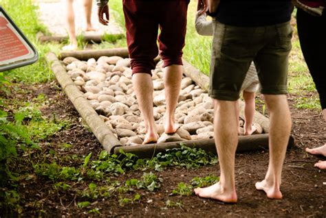Sentier pieds nus 