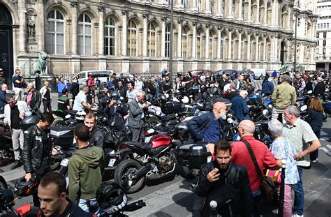 Manifestation de motards contre le stationnement payant