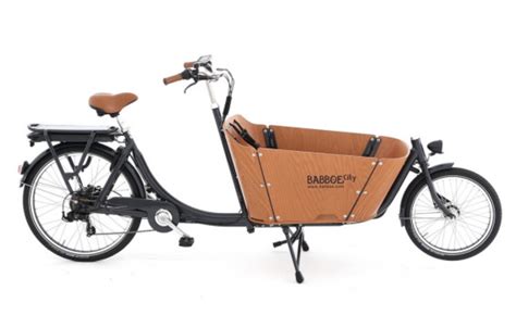 Photo d'un vélo cargo Babboe transportant des enfants, mettant en avant son design et sa praticité.