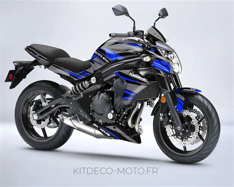 Illustration d'une Kawasaki ER6N avec le carénage gauche du radiateur mis en évidence