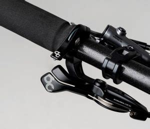 Image d'une commande de blocage de suspension au guidon d'un VTT