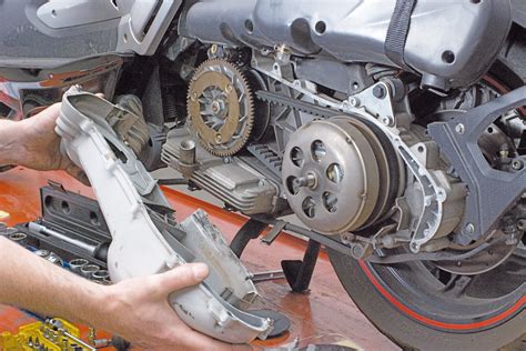 Schéma de démontage du carter de variateur sur un scooter