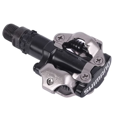 Gros plan sur les pédales Shimano M520, mettant en évidence leur conception
