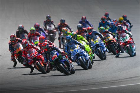 Photo d'action d'une course MotoGP sur le circuit de Sepang