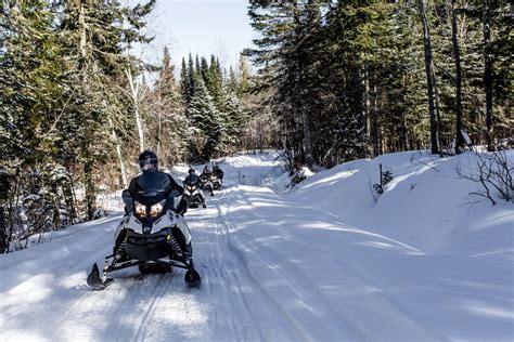 Plan schématique du parcours de motoneige en forêt à Chamrousse
