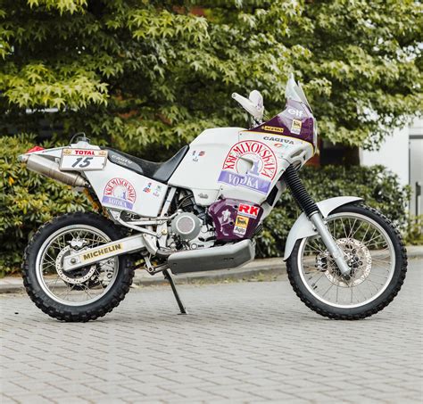 Photos d'archives de Cagiva Elefant lors du Paris-Dakar