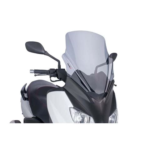 Photo comparative du Yamaha XMAX équipé du pare-brise Puig V-Tech Touring (version fumée) et du pare-brise d'origine