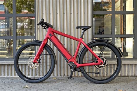 Stromer ST3 Pinion LE avec son cadre rouge distinctif et sa transmission Pinion