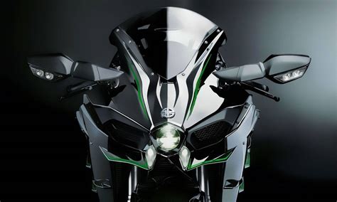Vue de face de la Kawasaki Ninja H2R, mettant en évidence les éléments aérodynamiques