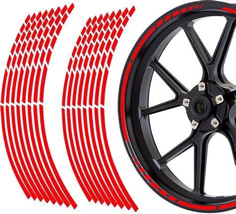 Exemple de liserets autocollants appliqués sur les jantes et le cadre d'une mobylette