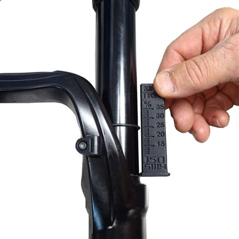 Illustration montrant comment mesurer le SAG sur un amortisseur de VTT