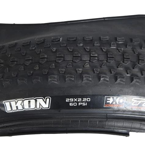 Tableau comparatif des différentes versions du pneu Maxxis Ikon, incluant tailles, types de montage et technologies spécifiques.