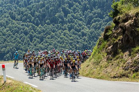 Photo d'un peloton de cyclistes en course