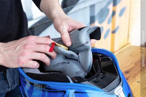 Démontage des mousses intérieures d'un casque