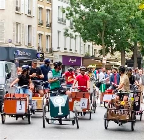 Photographie d'archives de la Course des Triporteurs.