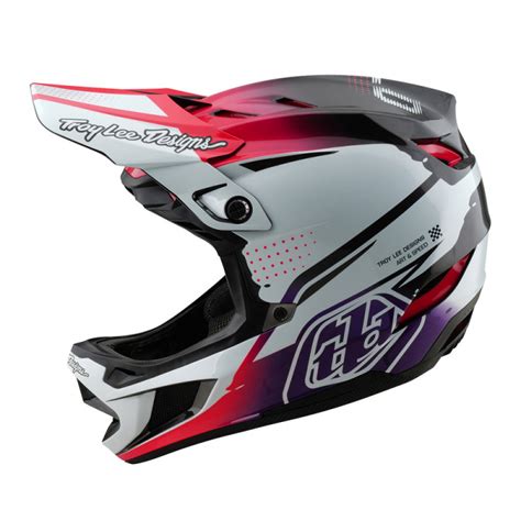 Photo d'un rider de BMX Race portant un casque intégral