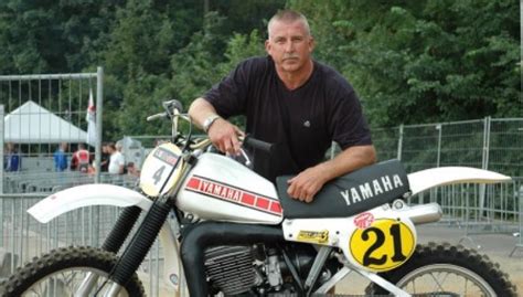 Infographie comparant les palmarès de Håkan Carlqvist et d'autres légendes du motocross