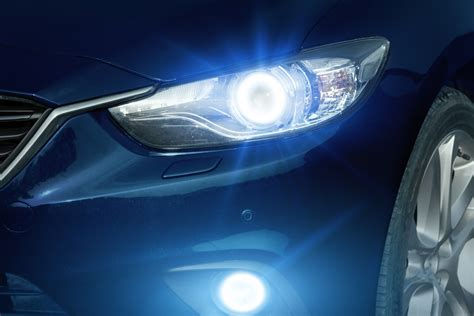 Comparaison visuelle entre un phare halogène et un phare LED H7 sur la RSV4 RR
