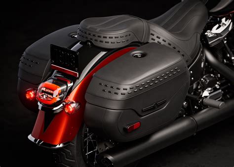 Schéma illustrant le système de montage à trois points des sacoches amovibles Harley-Davidson