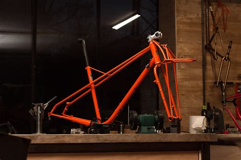 Schéma du cadre périmétrique tubulaire de la Cagiva Raptor.