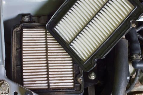 Schéma comparatif d'un filtre à air d'origine et d'un filtre haute performance K&N