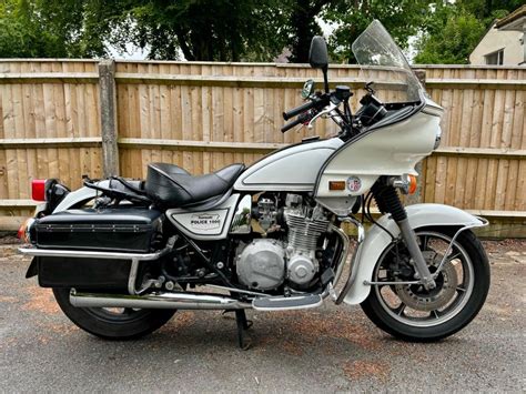 Kawasaki KZ1000P restauré aux couleurs de la California Highway Patrol