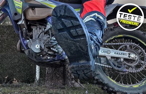 Détail de la semelle crantée des bottes Tech 3 Enduro Waterproof