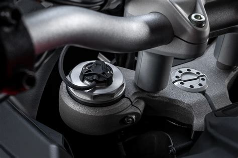 Schéma expliquant le fonctionnement du système de suspension Skyhook de la Ducati Multistrada V2 S.